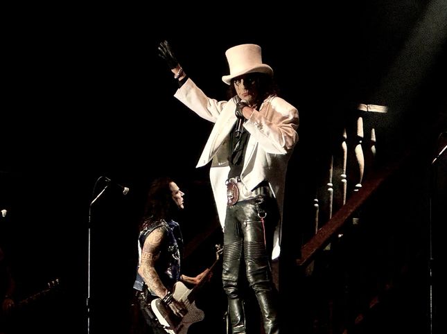 Alice Cooper in Bologna: rock becomes horror the scene
