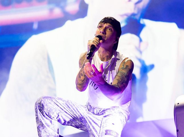 Last announces the "meeting of the last"