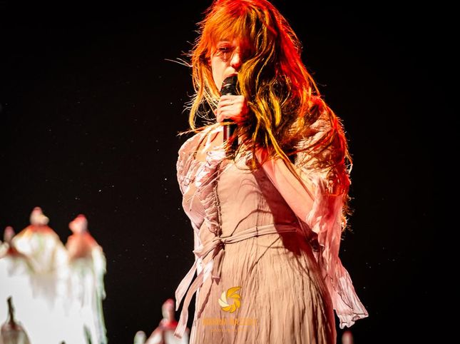 I Florence and the Machine announce "Everybody Scream"