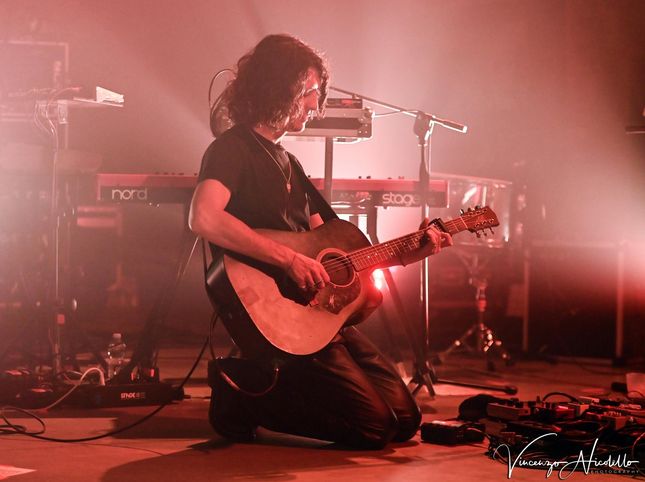 Motta made the music of the film "All the fault of the rock"