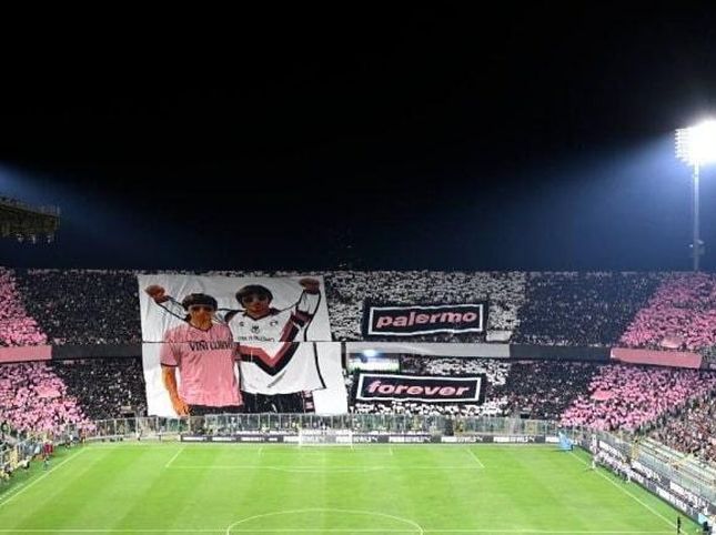 Palermo fans dedicate a choreography to Oasis