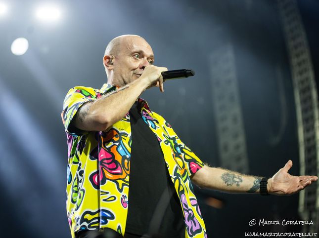Max Pezzali sings "light": it will be on the album of Ligabue