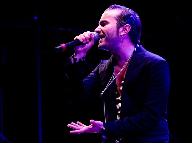 Tropic, between Neapolitan sea, Pink Floyd and Morricone