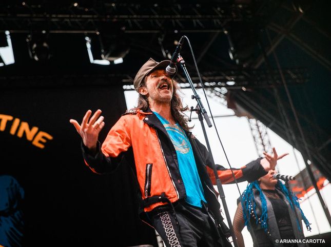 Gogol Bordello in Italy: Split Dogs as supporter