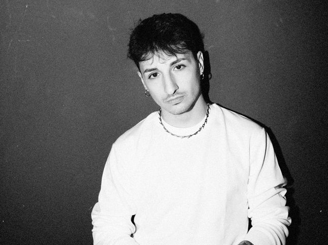 Nayt and the reflection on male identity