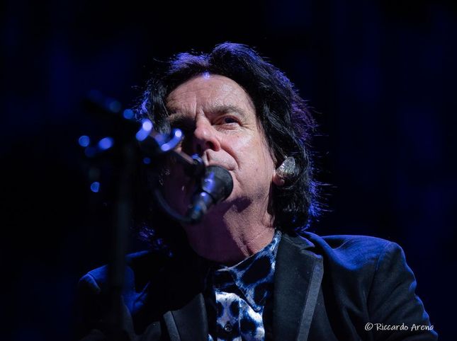 Steve Hogarth releases live album 'SPQR' on the way