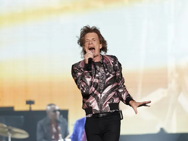 Mick Jagger pays tribute to his 'favorite playwright'