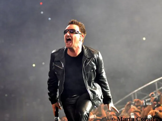 Bono as a street musician in Dublin: the video