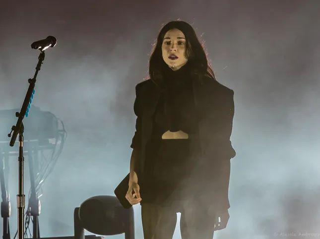 St. Vincent sings David Bowie