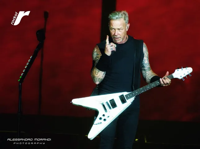 Two Metallica fans banned for life in Australia