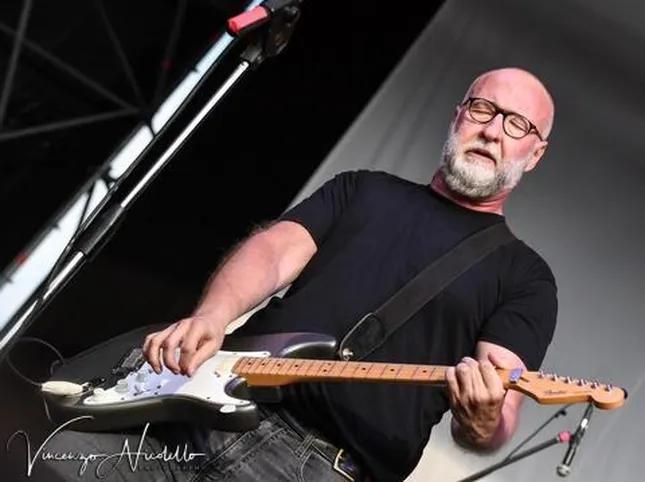 New single and world tour for Sugar