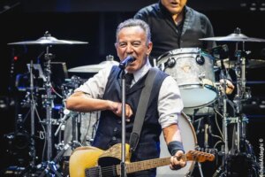 Bruce Springsteen and John Densmore together for “Light my fire”