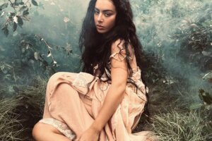 Charli XCX and some guitars, here is her “Rock music”