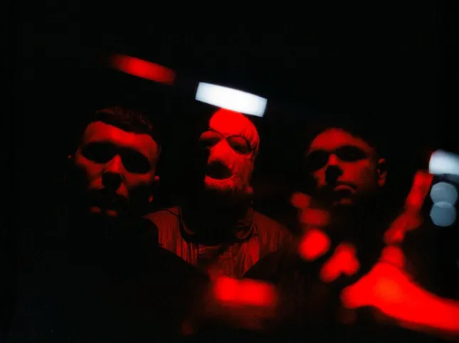 Kneecap return with "Fenian": an album against repression