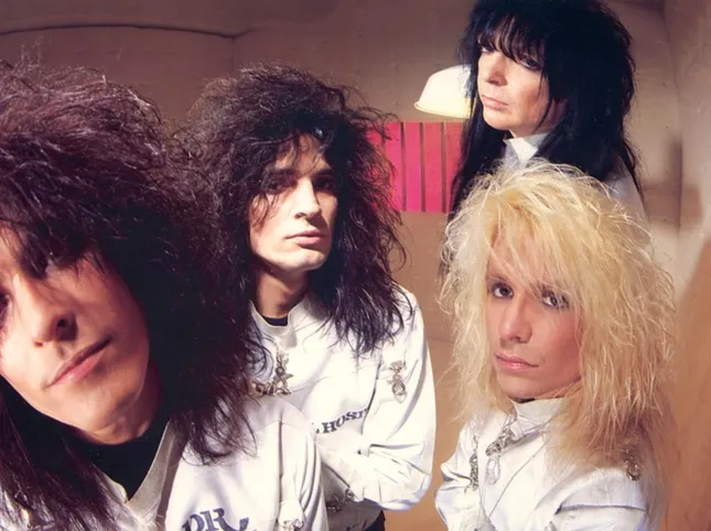 Mötley Crüe: Nikki Sixx reflects on the relationship between artists and fans