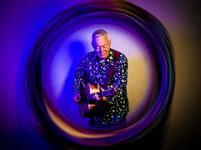 Tommy Emmanuel: "Advice to young people. Clapton an example"