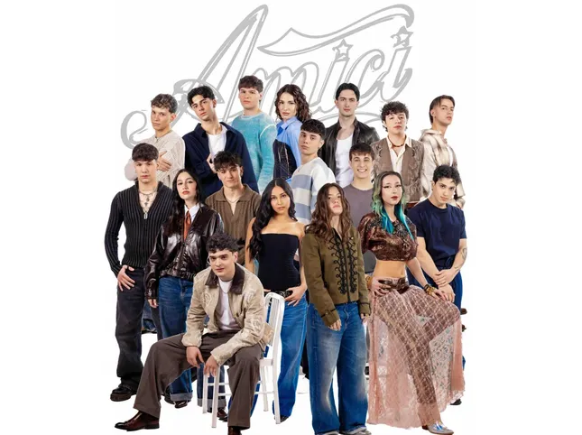 Amici 2026, the evening starts: students, judges, teams and guests