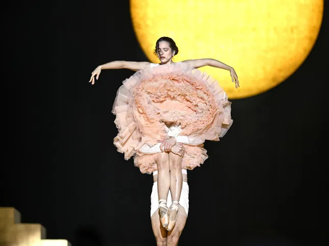 Rosalìa is ill and cancels the concert at the Forum: the story