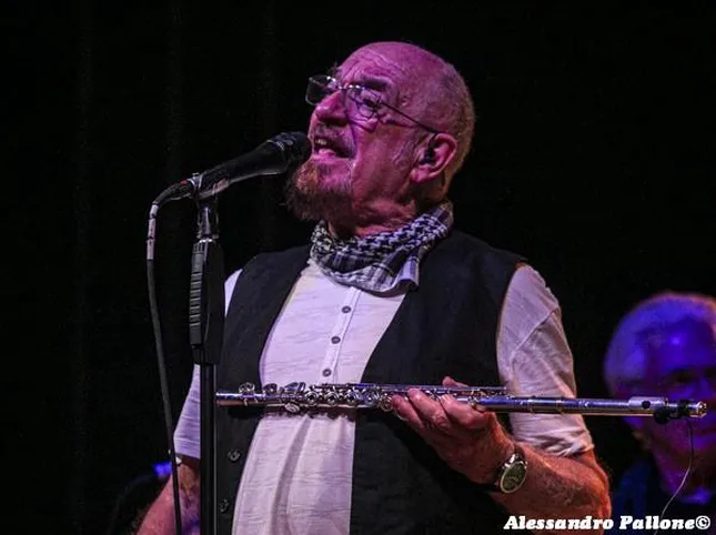 Jethro Tull, Under Wraps: The Unwrapped Edition box set is out