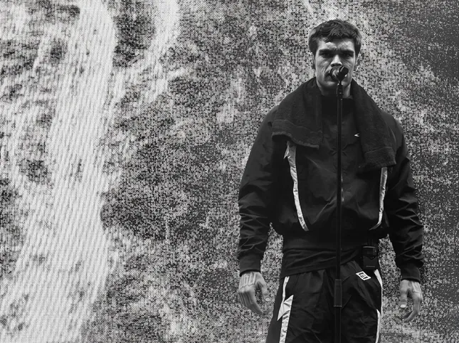 Blanco in the sports halls: an animal in a cage