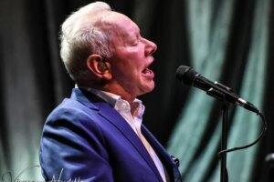 Joe Jackson: “I’m sick of artists playing politics”