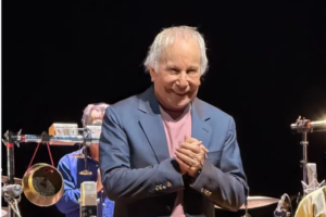 Paul Simon returns to the stage and to the cinema: he talks about his rebirth
