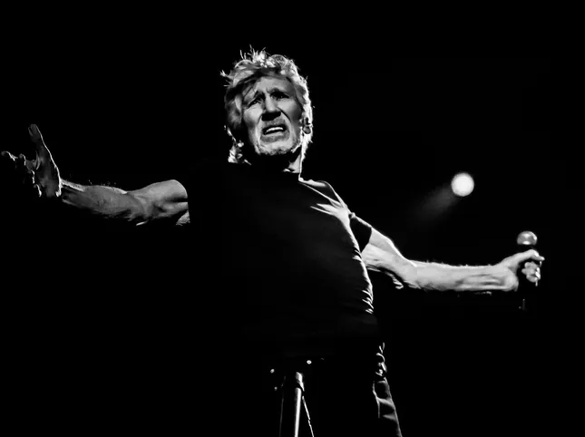 Roger Waters performs with Palestinian artist Mona Miari