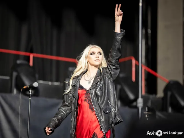Taylor Momsen was bitten by an animal again