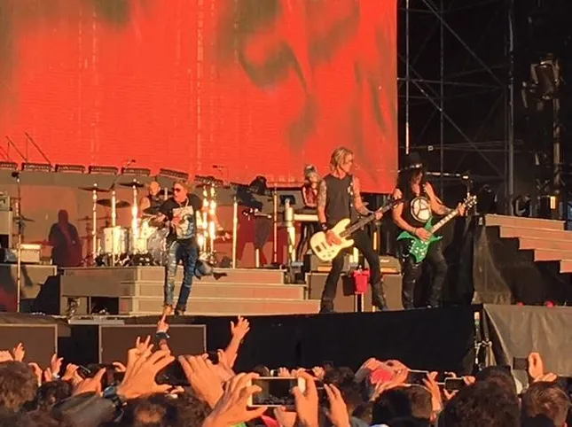 The Sex Pistols reinterpreted by Guns N' Roses, for the first time live