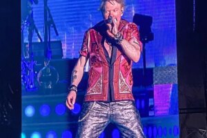 Axl Rose Reveals What Inspired Izzy Stradlin For ‘You Could Be Mine’