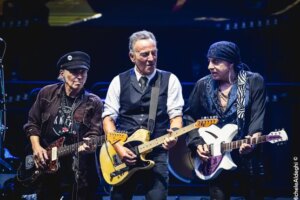 Bruce Springsteen brings “Streets of Minneapolis” to TV