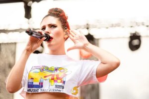 Music and burnout: artists against the recording system