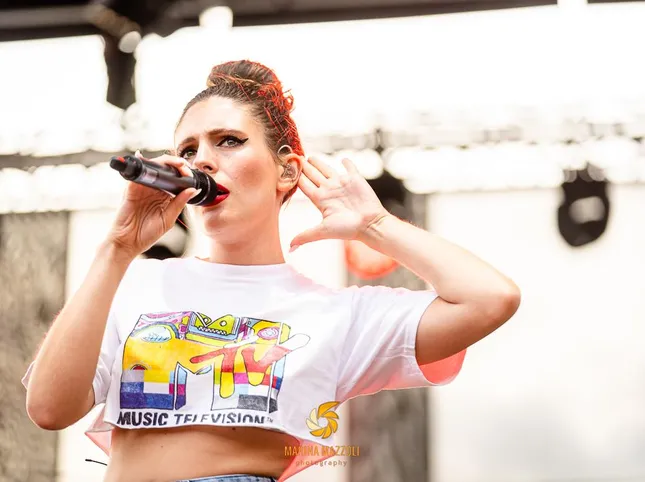 Music and burnout: artists against the recording system    

