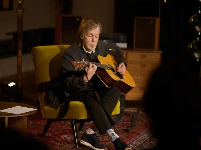 Paul McCartney and Ringo Starr, vocal duet