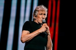 Roger Waters rewrites “Comfortably numb” in Arabic for Gaza