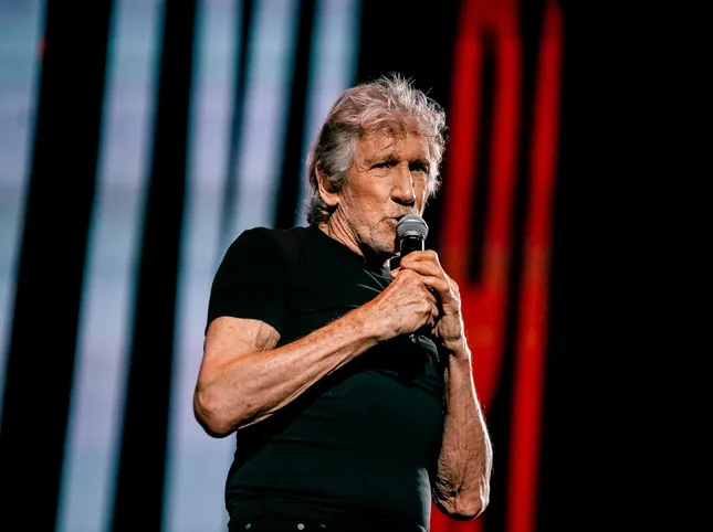 Roger Waters rewrites "Comfortably numb" in Arabic for Gaza