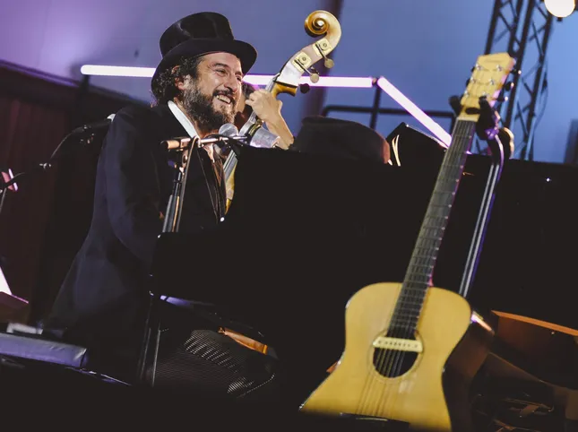 Vinicio Capossela and the Rolling Thunder Revue
