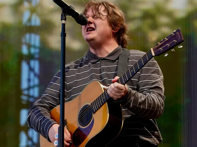 Getting your heart stolen by Lewis Capaldi