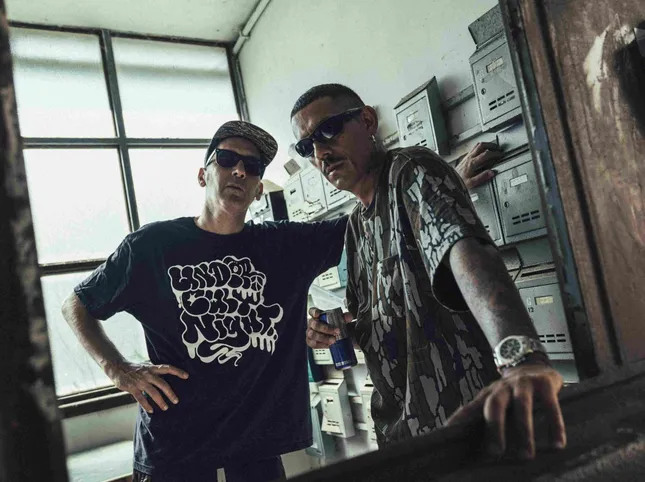 Noyz Narcos and Danno together again in "Cockroaches"    

