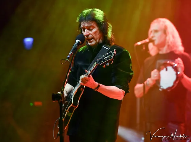 Steve Hackett and Steve Rothery release album "The Roaring Waves"