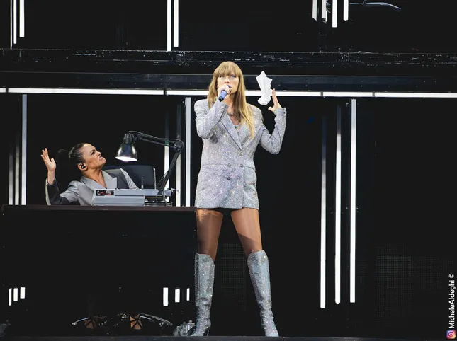 Taylor Swift releases new single "I knew it, I knew you"