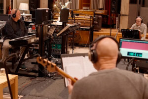 “Looking for the Happy”, new preview of Peter Gabriel’s “o/i”