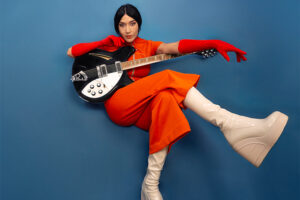 Anni B Sweet reveals “I can’t find it funny”, preview of “Alegría”