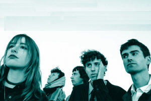 Decline, sharper than ever in “Someone is playing at watching us”