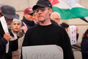 Robert Del Naja (Massive Attack), arrested for protesting in Liverpool
