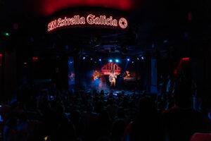 Artists grow in the rooms with the help of SON Estrella Galicia