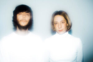 Rufus T. Firefly share “Sing for me”, their version of El Último de la Fila